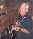 algran71 A plays guitar at Gran 7